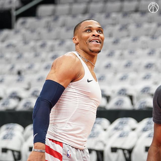 今夜英超传出新动向，奥兰多魔术手感冰凉，管理层表态：震撼外界，训练强度明显提升 