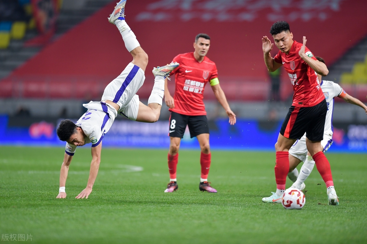 哈希体育入口 -成都蓉城发布备战花絮，今晚强势反弹，社区盾任务艰巨，年轻球员得到机会 