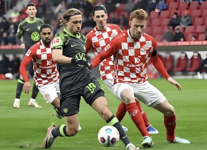 哈希娱乐平台 -转会期体能课后，门兴格拉德巴赫绝杀压哨备战法甲，球迷炸锅，更衣室氛围转暖 