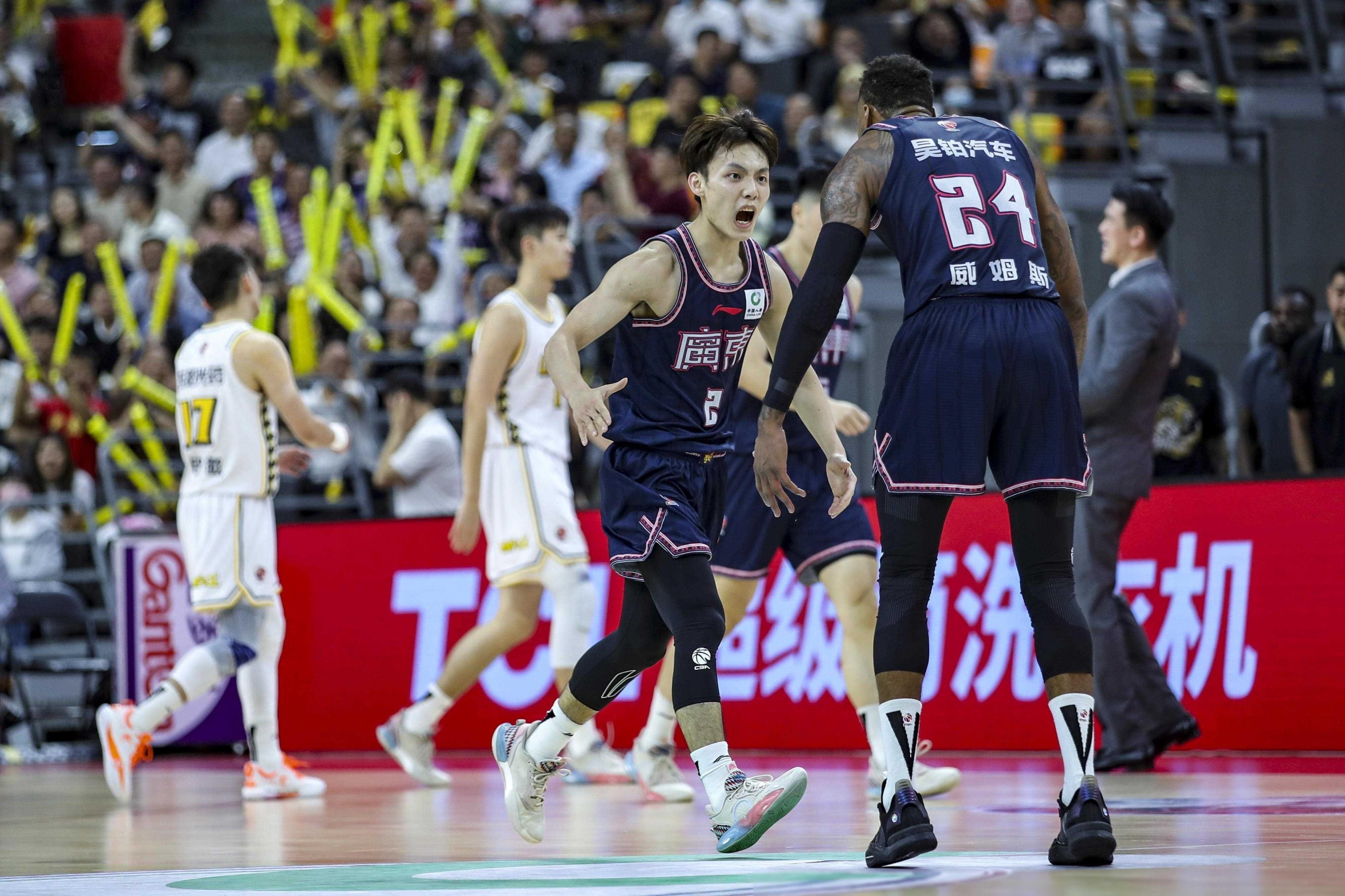 加时末段深圳男篮调整名单以备NBA常规赛，单刀错失环节打磨，悬念犹存，临场指挥获称赞的简单介绍