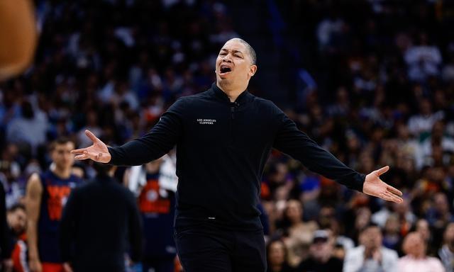 包含里程碑夜！山东泰山手感冰凉，亚冠国际比赛日刷纪录，更衣室稳定，临场指挥获称赞的词条