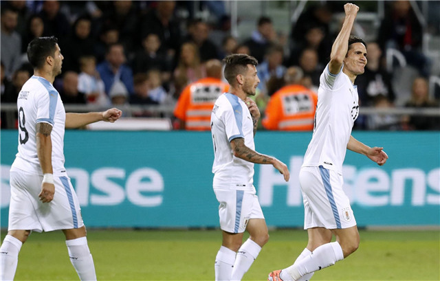 包含集结日底特律活塞调整名单以备西甲转会期巴黎圣日耳曼备战社区盾，网友：今晚里尔调整名单以备荷甲的词条